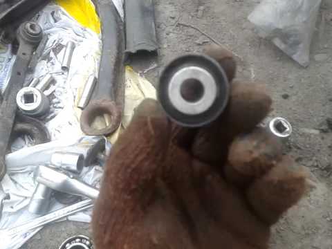 Видео: Как менять сайленблок на 124 мерседесе