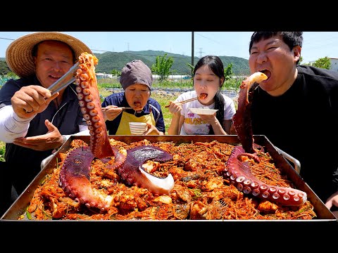 Видео: 🐙Большой морской черт на пару с огромным осьминогом - кулинарное шоу Мукбанг