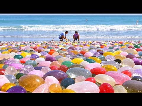 Видео: После огромного прилива хрустальный шар покрыл весь пляж.