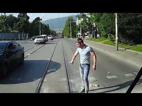 Видео: Джиткам си с трамвая 8 / I'm riding the tram and ringing the bell.8  #tram #car #crazy #lucky #best