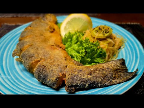 Видео: Хрустящая жареная форель