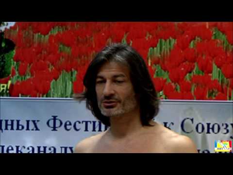 Видео: Мухтар Гусенгаджиев. Правильные растяжки. Школа гибкости в студии Марии Карпинской. 4 занятие ч. 1.