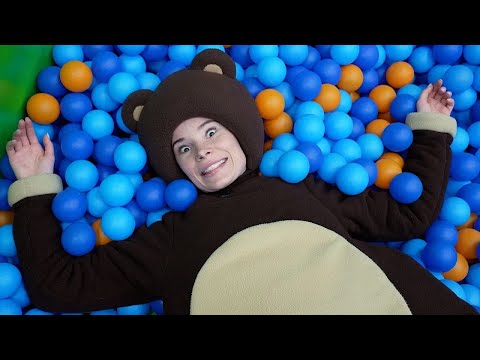 Видео: Маленькая Вера и Медведь - Медведь в парке развлечений "На облачке"