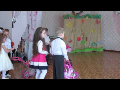 Видео: Танец с колясками