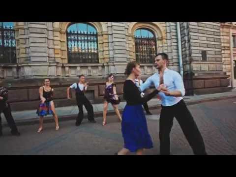 Видео: На берегу безымянной реки (жестовое пение)