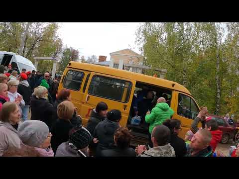 Видео: Мобилизация  г.Очёр ( 20 человек ) Слёзы и прощание под аплодисменты