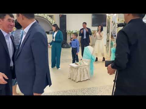 Видео: Немерелердің атасына арнаған әні