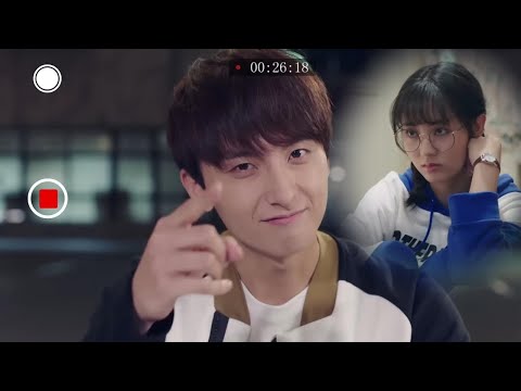 Видео: красивый босс объявляет, что любит Золушку, и она становится центром внимания всей школы