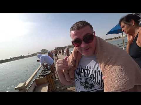 Видео: Туристы подняли ПАНИКУ, увидели АКУЛУ 🦈в море в Египте 🌊Почти НИКТО НЕ КУПАЕТСЯ, холодно в Хургаде