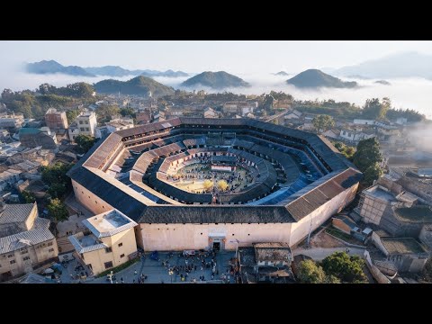 Видео: Я нашёл САМЫЙ БОЛЬШОЙ дом в Китае: 72 комнаты для 600 человек