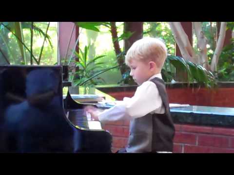 Видео: Kuhlau 6 Variations - Кулау Вариации (Олег Глушков, 6 лет)