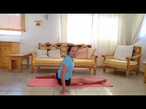 Видео: Йога в дорогу. Практика для путешествий. Йога после самолета, перелета. Вытяжение ног, спина