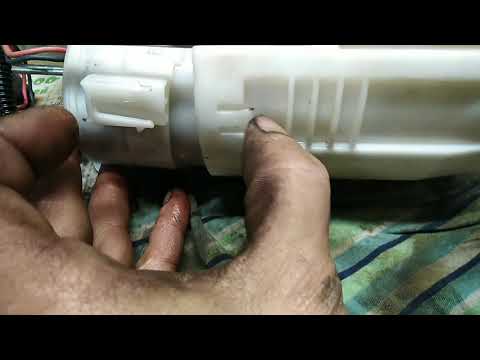 Видео: Honda CR-V IV замена топливного фильтра