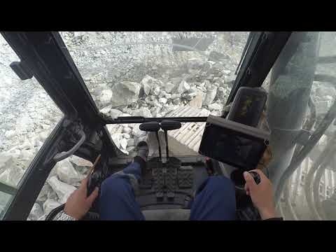 Видео: Погрузка машины горной массой и не габаритами