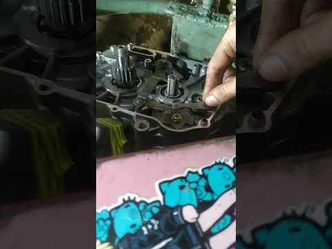 Видео: Неисправность нового двигателя мопеда , 1p39fma , вылетают передачи , одна из причин и решение .
