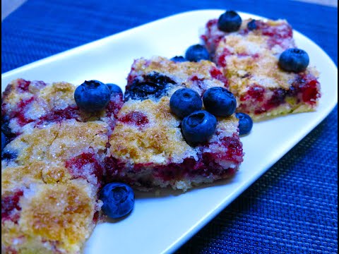 Видео: Манный насыпной пирог с замороженными ягодами - самая простая ароматная и хрустящая выпечка!
