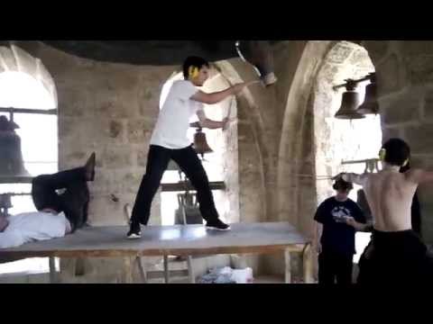 Видео: Колокольный звон Храма Гроба Господня в Великую Субботу (19.04.2014).