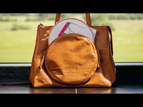 Видео: Запись прямого эфира с новинками Muud. Сумки, органайзеры, аксессуары из кожи. 21.05.25 #вязание