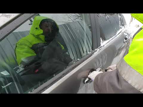 Видео: Как открыть капот на Ssangyong New Actyon