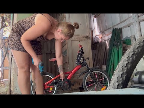 Видео: Чиню велосипед🔨/ Выбрали букет💐/ Мощный запас ацикловира💪