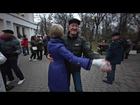 Видео: 10.11.24г..."Ты Самая Милая"... звучит на танцполе в Гомельском парке...