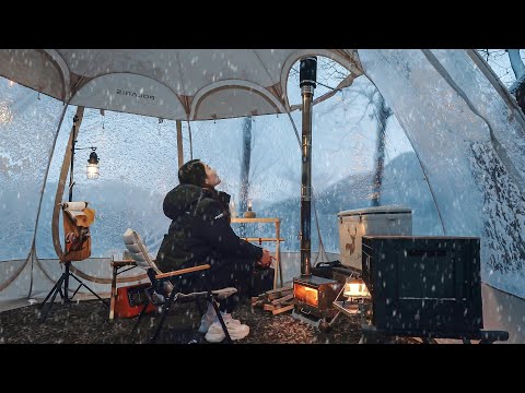 Видео: ⛄Иглу?? -15ºC❄ Прозрачная горячая палатка, где все замерзло / Сильный снегопад / Одиночный кемпинг