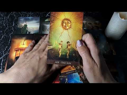 Видео: 💯Мужчина младше 🤗Что вам надо знать, про вашу пару🥰 таро онлайн