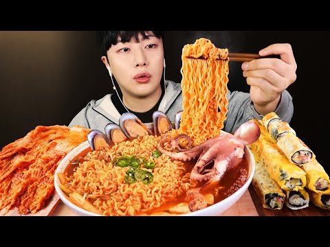 Видео: Пряный рамен из целого осьминога МУКБАНГ ★ Mukbang