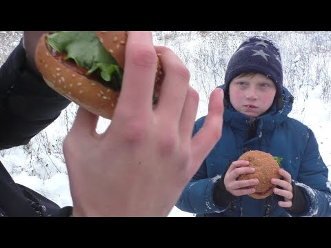 Видео: ГАМБУРГЕР НА КОСТРЕ! Катаемся на горке ВКУСНЫЙ ПОЛЕЗНЫЙ ДЕСЕРТ НА КОСТРЕ!