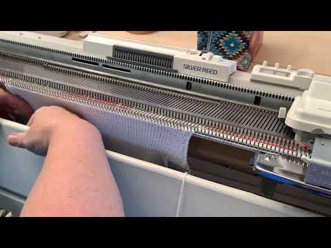 Видео: Машинное вязание – Методы уменьшения размеров для плосковязальных машин