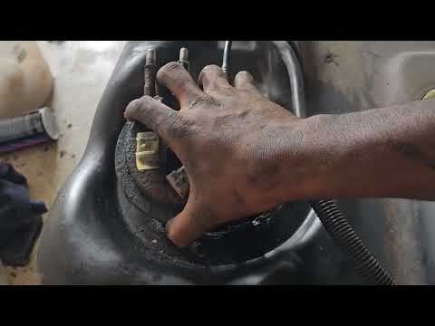 Видео: Замена топливного насоса Chevy Tahoe 07-14