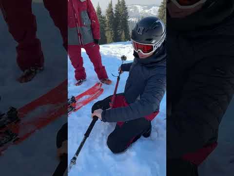 Видео: 2025, 22 февраля. Сборка эвакуационных саней из скитурного снаряжения