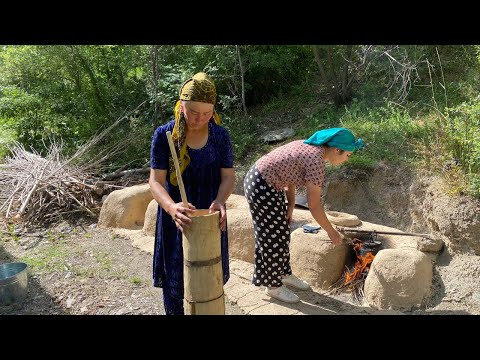 Видео: Это надо видеть! Uzbekistan. Как киргизы делают кумыс в тыкве с можжевельником. Маслобойка Базар.
