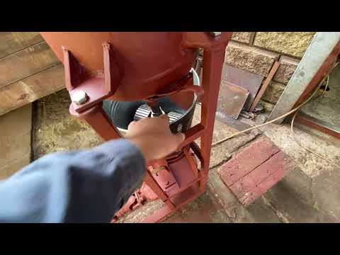 Видео: Бункер-дозатор для гранулятора з нерухомою матрицею