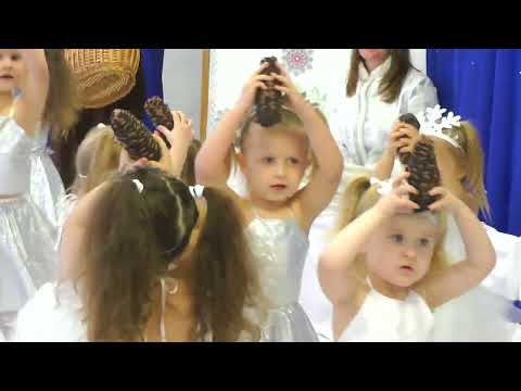 Видео: Танок з шишками  на новорічному святі 2022 в молодшій групі. Муз. кер. Максюта Г. В.