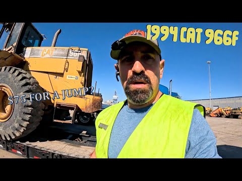 Видео: Фронтальный погрузчик Cat 966, выпущенный в 1994 году. За севшие аккумуляторы я заплатил 75 долла...