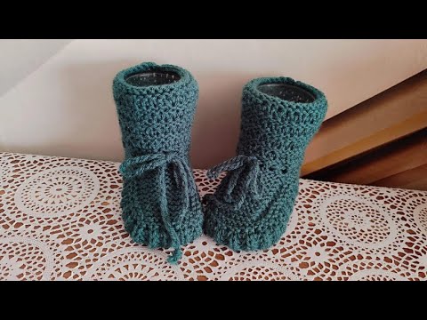 Видео: Простые однотонные пинеточки, связанные простой вязкой