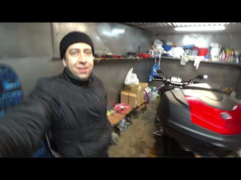 Видео: Yamaha MT-09 Tracer (FJ-09) (Трейсер). Замена воздушного фильтра и свечей. Гаражные истории.