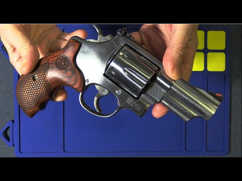 Видео: Smith & Wesson Model 629 Deluxe 3"-распаковка и первые впечатления.