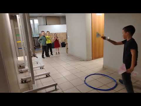 Видео: Испытания модели самолета. В Кванториуме.