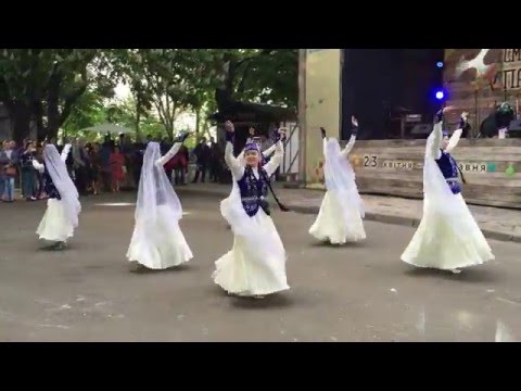 Видео: Эмир-Джелял Хайтармасы в исполнении ансамбля "Бадем"