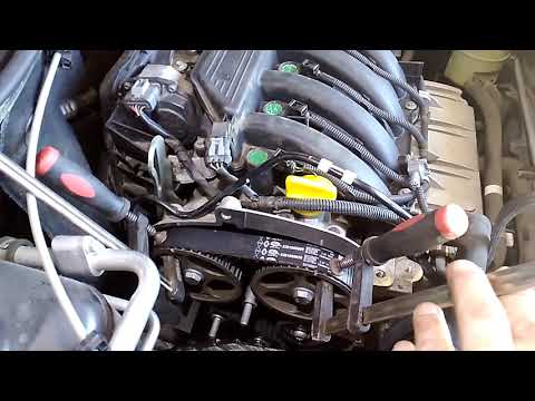 Видео: Простая замена ремня ГРМ Рено к4м и другие Ларгус, Логан, Сандро и.т.д