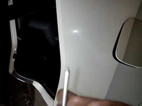 Видео: Как открыть лючок бензобака на Skoda Rapid.