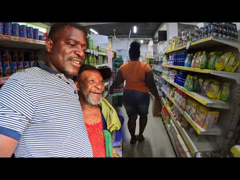Видео: Мы ходили за покупками для моих родителей, прежде чем ураган обрушился на Ямайку.