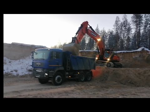 Видео: Север, вахта ЯНАО. Студент земляк тренеруется на экскаваторе DOOSAN 420. Карьер, городок.