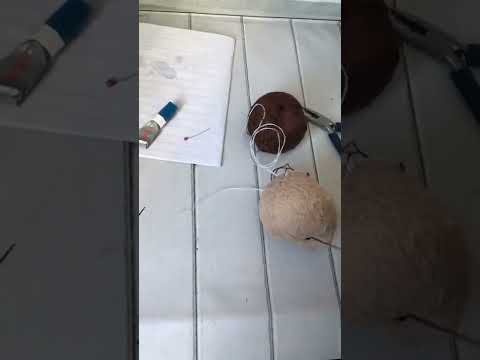 Видео: Как сделать игрушке верхнее веко.