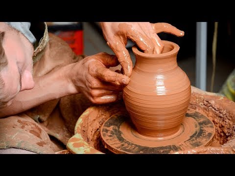 Видео: Сделано руками #1 Гончарство. Изготовление тарелки и кувшина