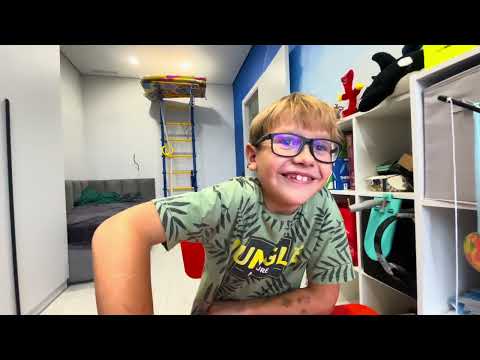 Видео: #ДамирЧернов делает поделку из суперклея и старых лампочек 16.10.2025