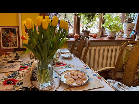 Видео: Моё подмосковное хозяйство. Обзор теплиц с рассадой , первые всходы в теплице