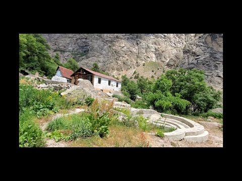 Видео: Русский отшельник в горах Таджикистана,  путешествие в верховье реки Сиёма